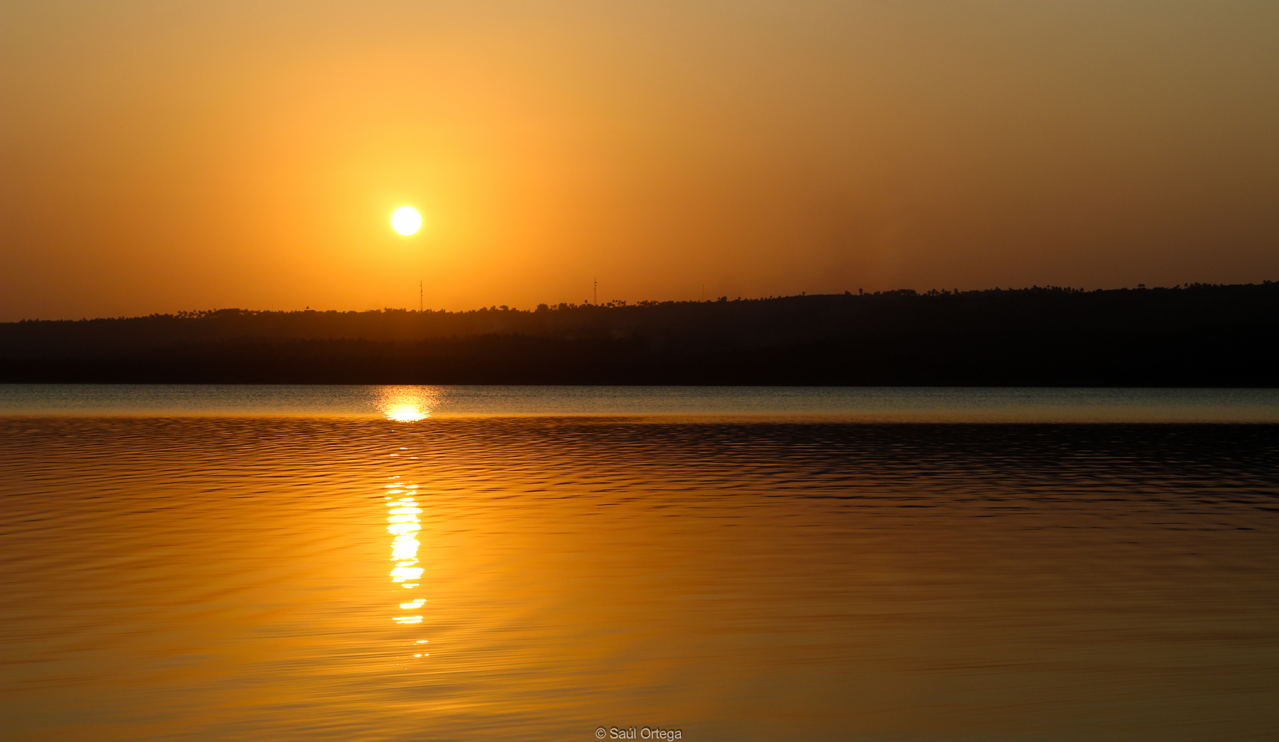 Puesta de sol en el lago Quissico (Mozambique)