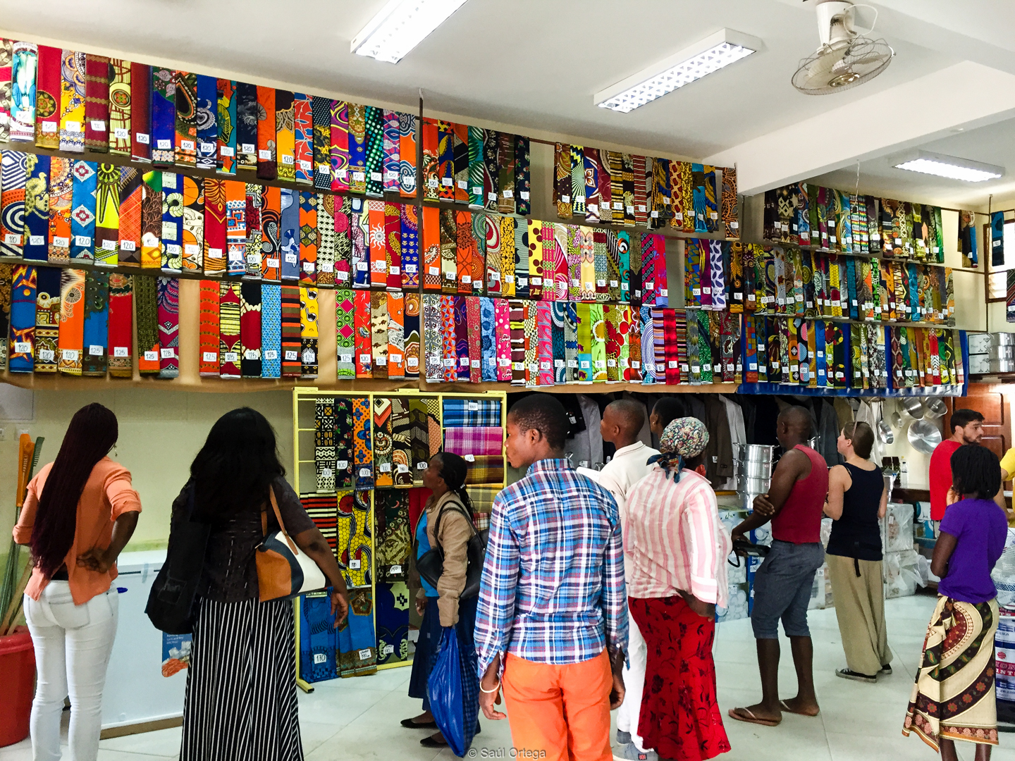 Tienda de capulanas en Maxixe (Mozambique)