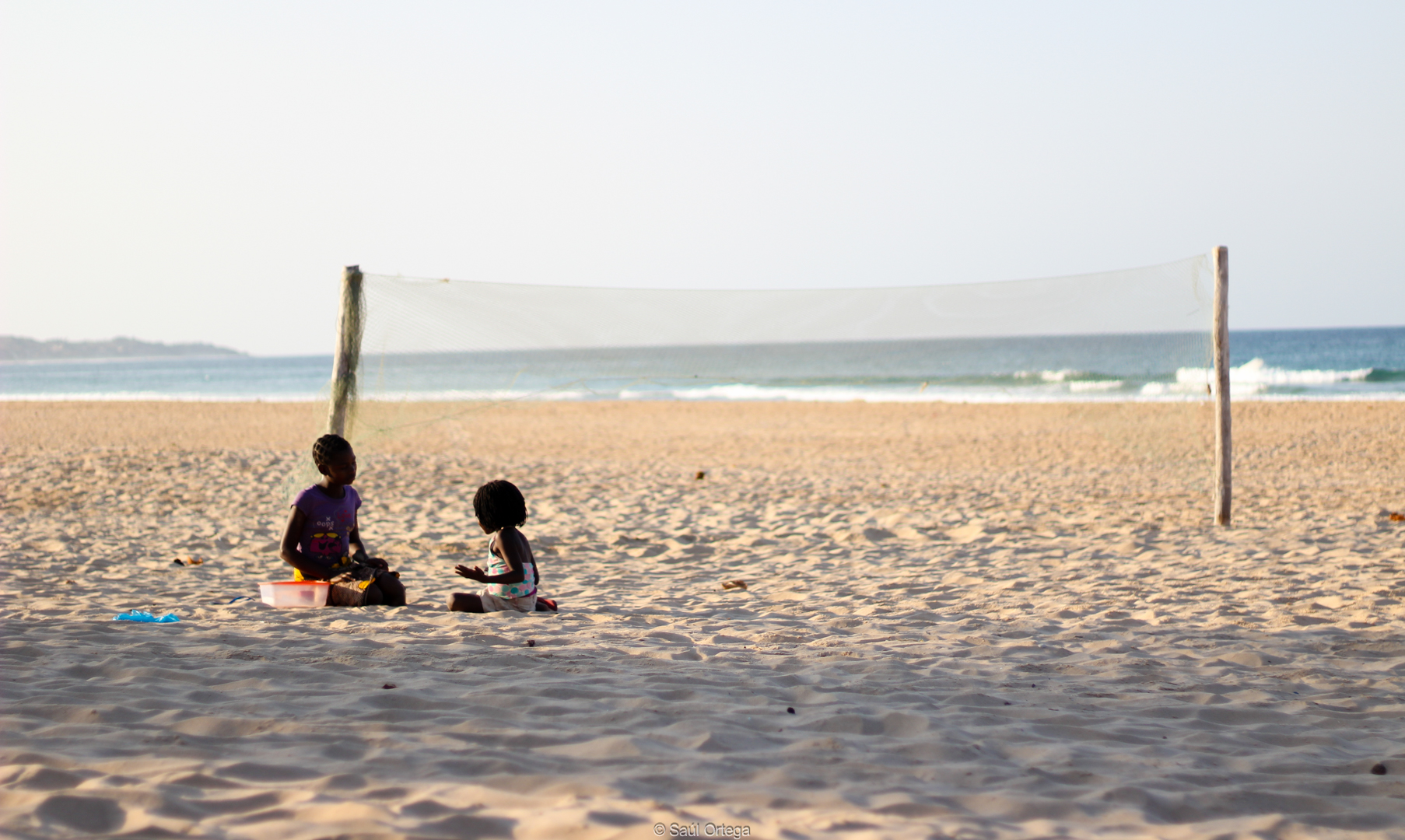Niñas en la playa - Tofo (Mozambique)