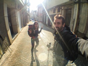 Peregrinos al sol en Melide