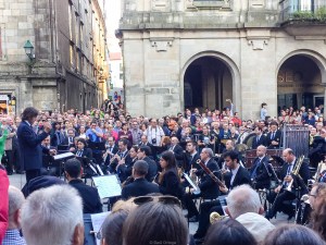 Gente cantando la Rianxeira