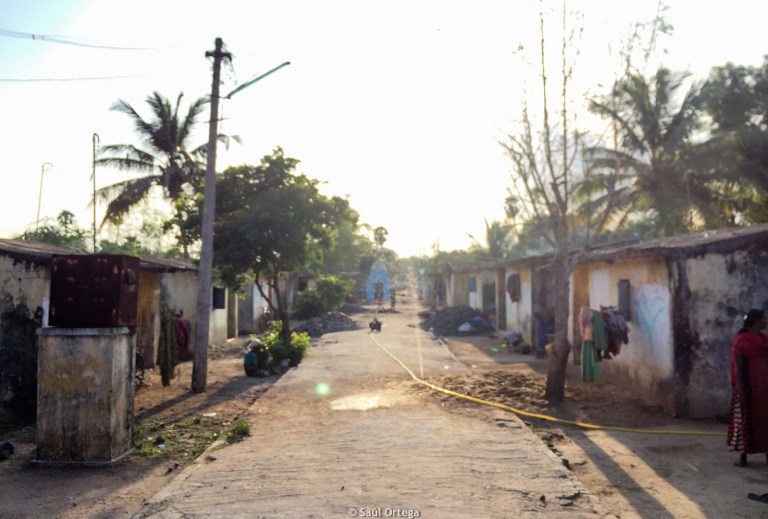 Las nuevas construcciones son de ladrillo y cemento. El calor y la humedad las hace inhabitables y se deterioran rápidamente.