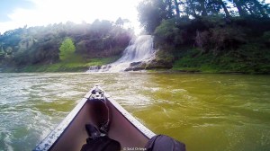 Navegando el río Whanganui en canoa