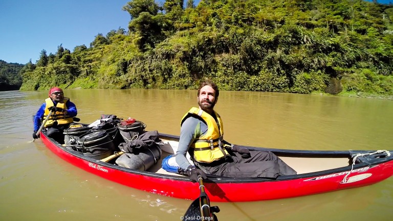 El comandante y yo navegando por el río Whanganui